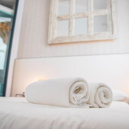 Popeye Suite: Puerto Marina Island Retreat with Rooftop Pool Benalmadena Exterior photo