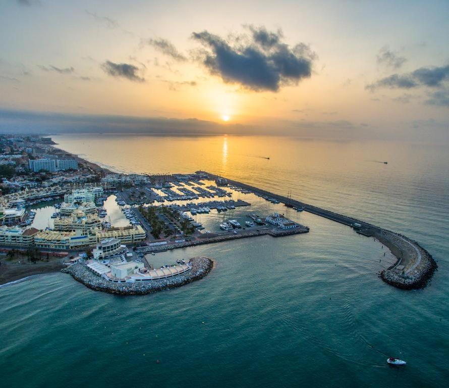 Popeye Suite: Puerto Marina Island Retreat with Rooftop Pool Benalmadena Exterior photo