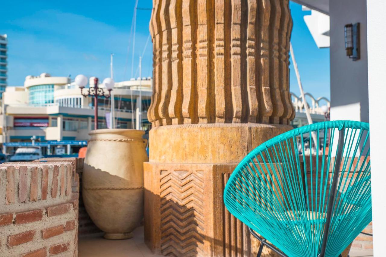 Popeye Suite: Puerto Marina Island Retreat with Rooftop Pool Benalmadena Exterior photo